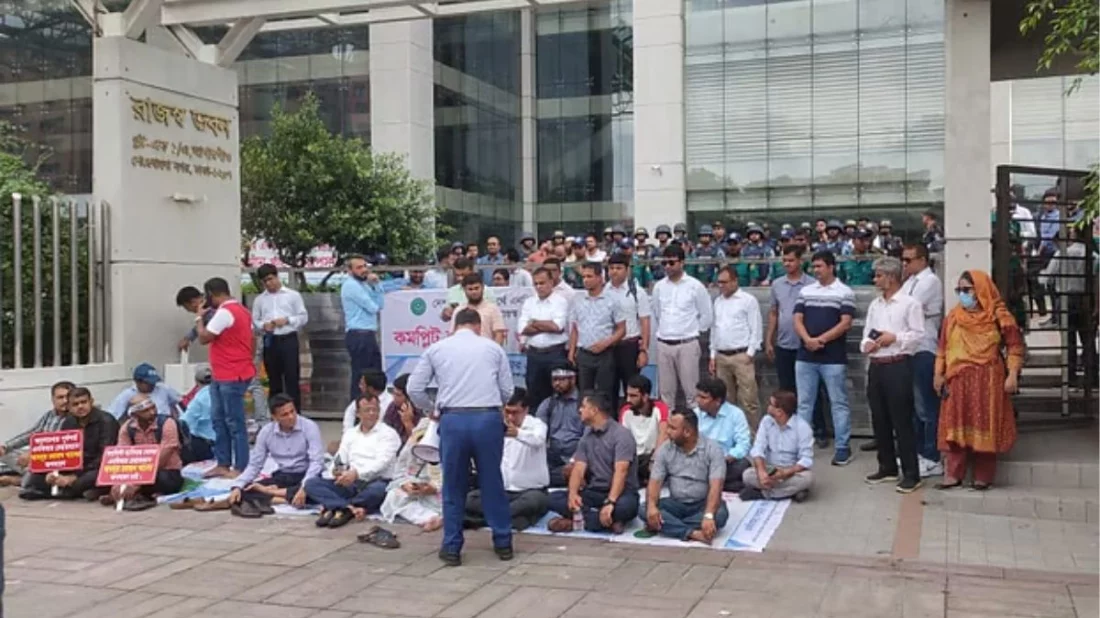 এনবিআরে দ্বিতীয় দিনের মতো শাটডাউন চলছে